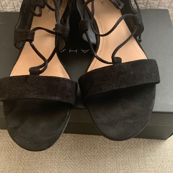 Tahari Camden sandal in black - Picture 3 of 3